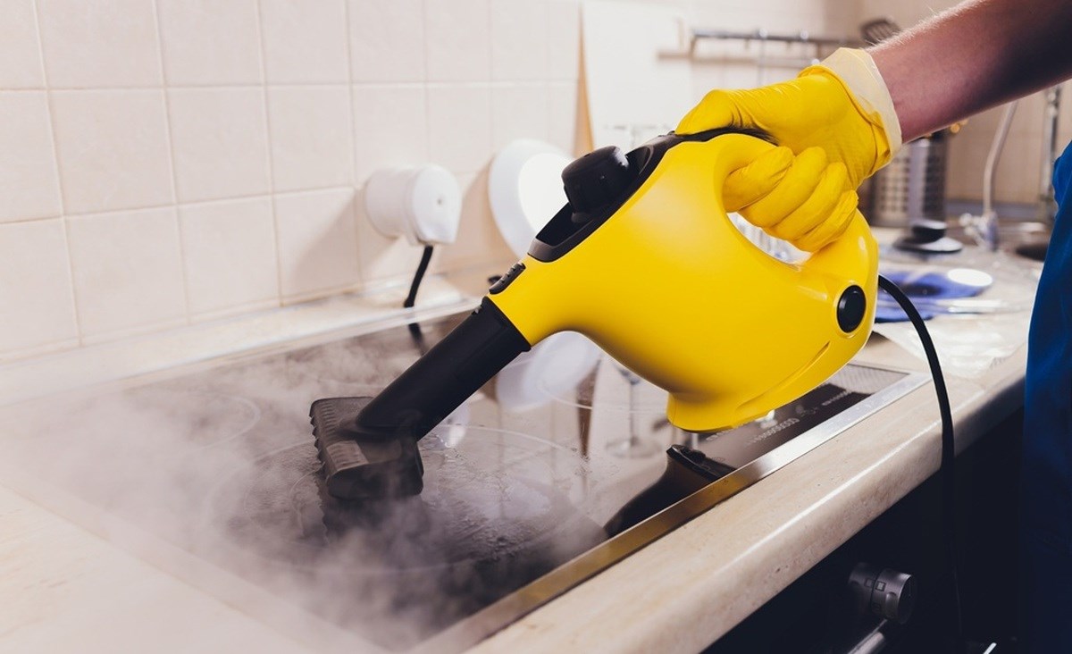 čištění varné desky a sporáku párou