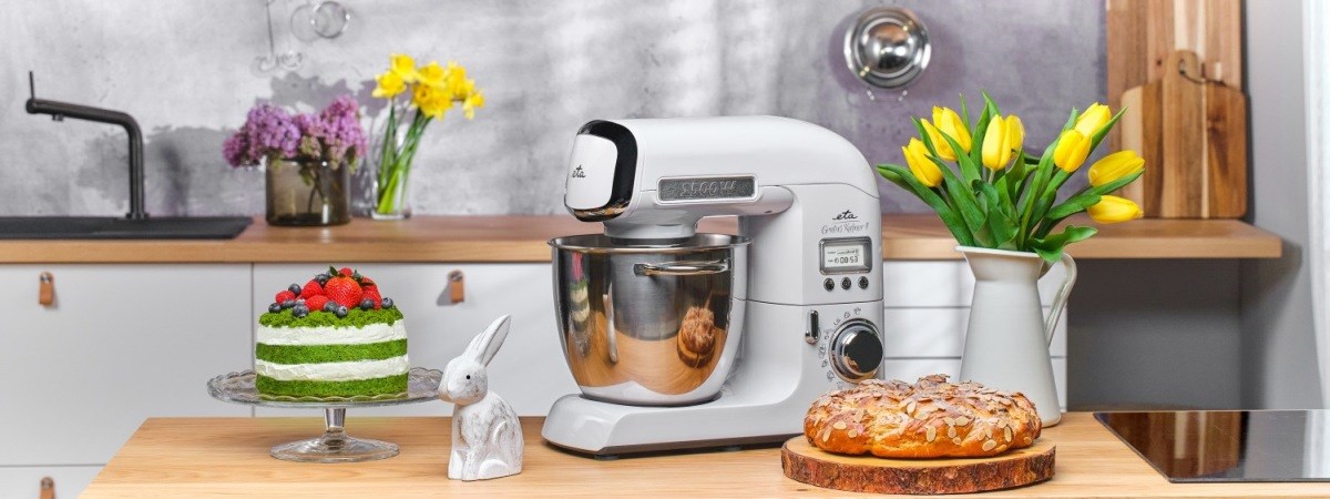 kuchyňský robot s nástavcem