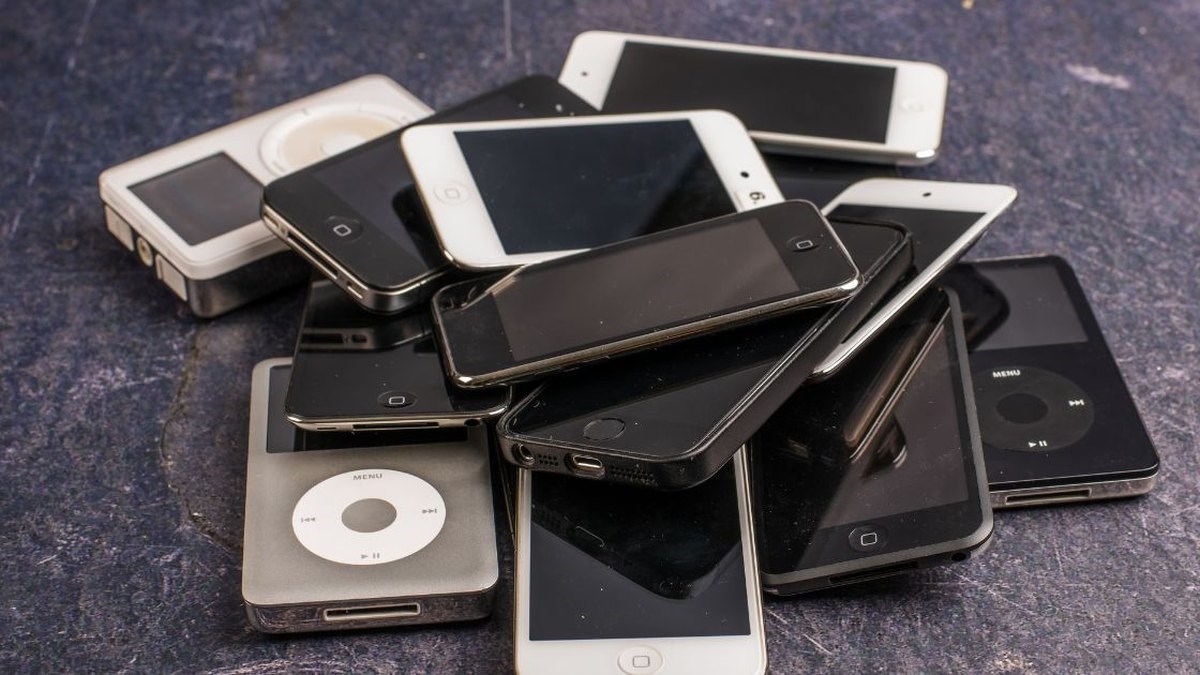 staré mobilní chytré telefony