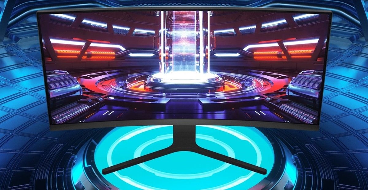 extra široký a zakřivený monitor