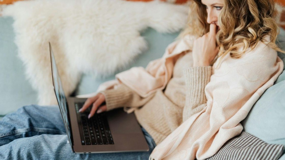 používání notebooku doma