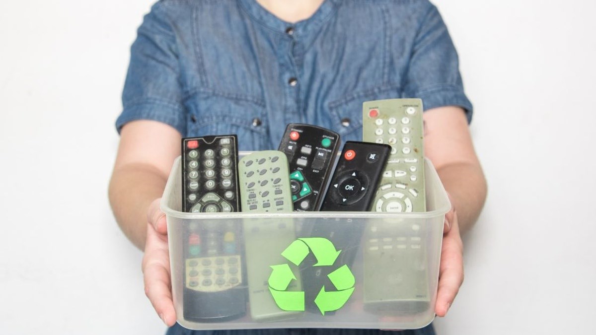 recyklace starých dálkových ovladačů
