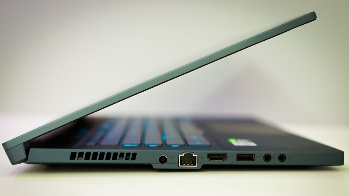 HDMI a DisplayPort v notebooku