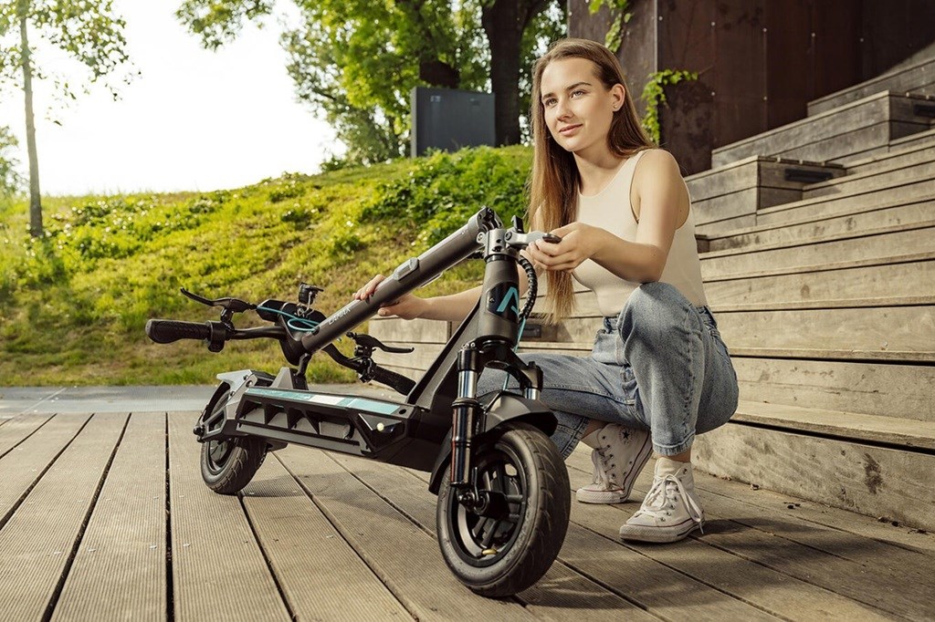 skládací mechanizmus elektrokoloběžky