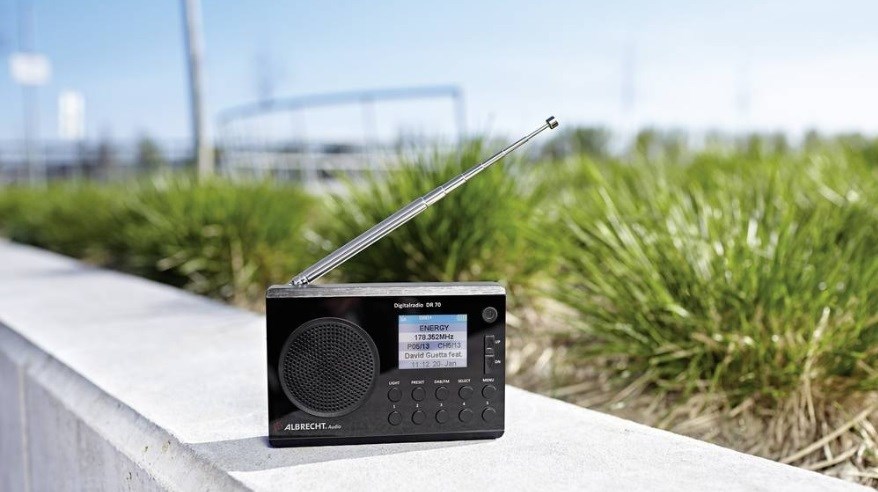 Přenosné rádio Albrecht DR 70