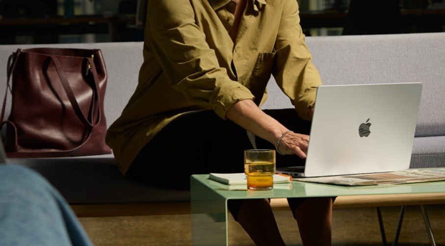 Apple MacBook Pro 16" M4