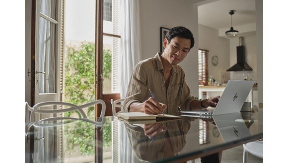 HP OmniBook 7 Aero displej