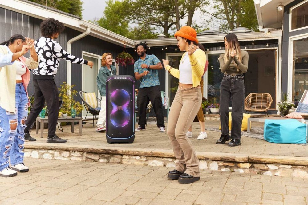 JBL PartyBox Ultimate karaoke