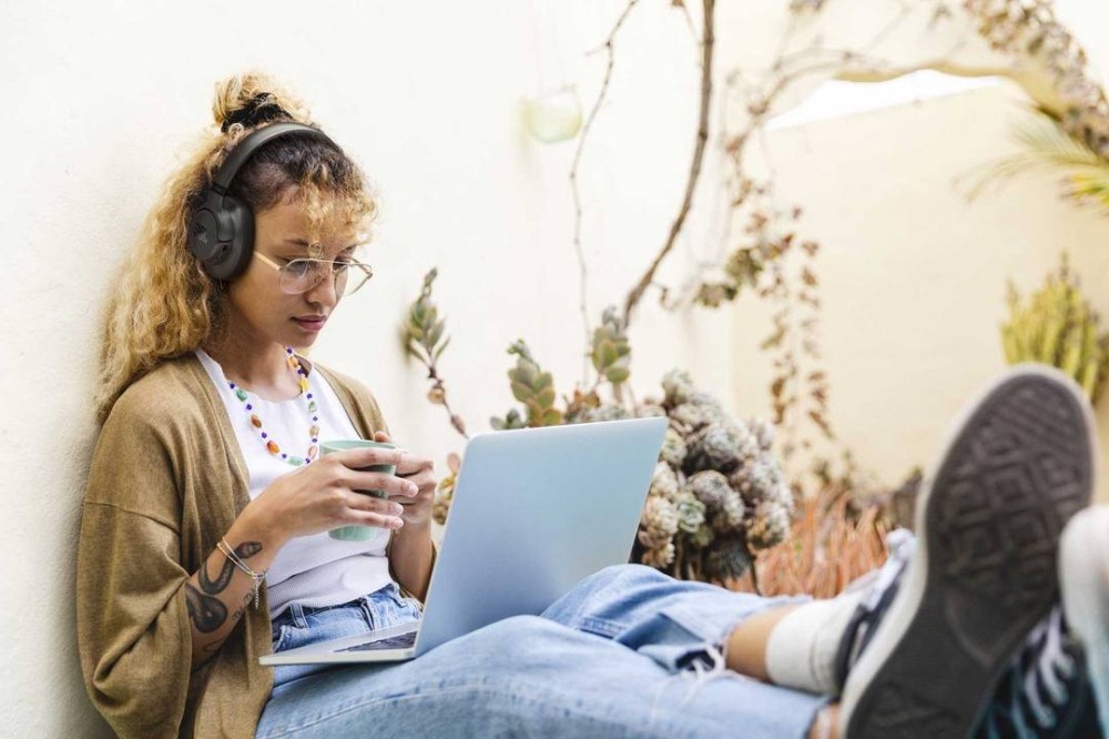 JBL Tune 780NC bezdrátové i kabelové připojení