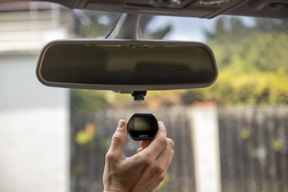 Lamax T6 slot na paměťové karty