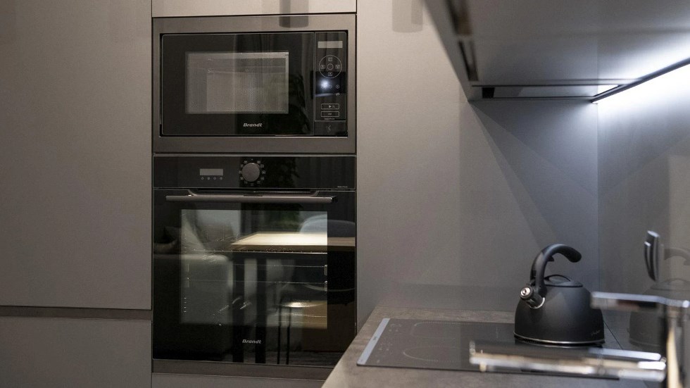 Brandt BMS7120B černá Speed Defrost