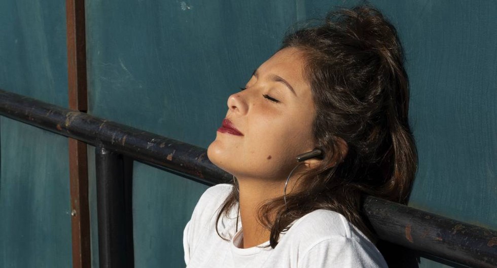 JBL Tune Beam black 4 mikrofony