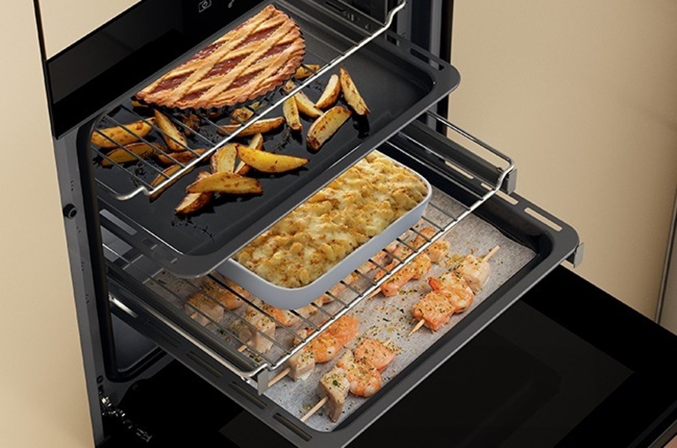 Whirlpool WOI78HT1SSGA objem 73 l