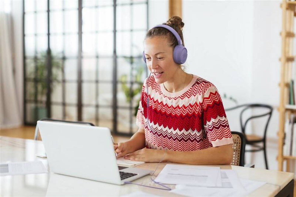 Sluchátka JBL Tune 520C Purple skládací mechanismus