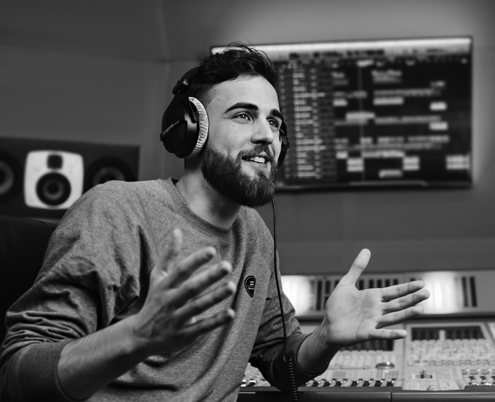 Beyerdynamic DT 990 PRO jednostranný stočený kabel