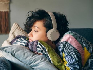 SONY WHCH520B.CE7 béžová mikrofon