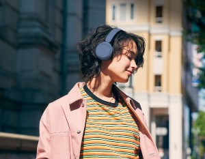 SONY WHCH520B.CE7 modrá mikrofon