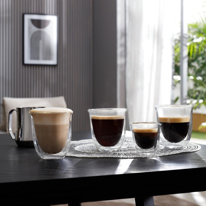 DeLonghi Magnifica Start ECAM 220 21 B různé druhy kávových nápojů
