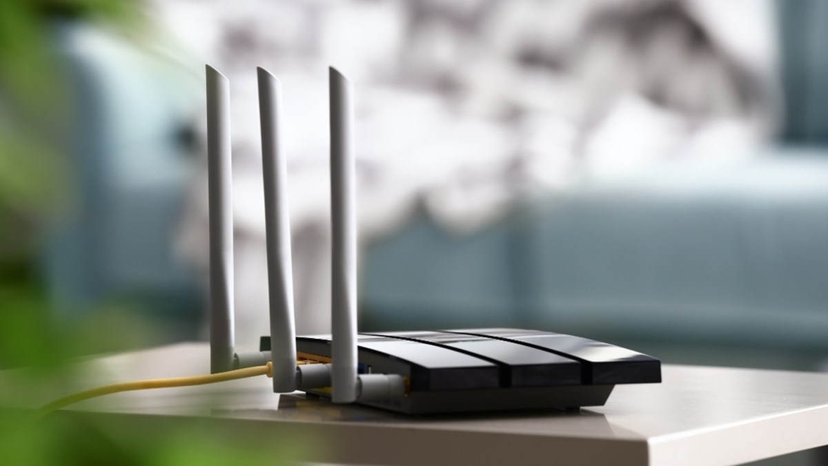 Wi-Fi router pro stabilní internetové připojení při sledování online přenosů