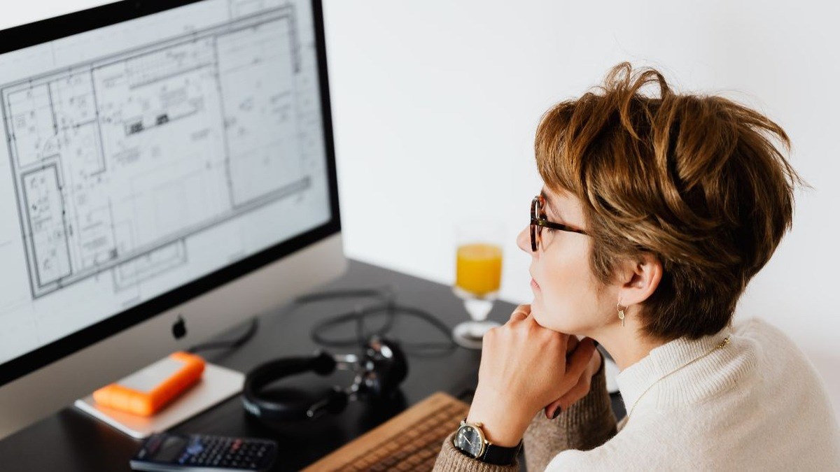 nastavitelné stojanu u monitoru